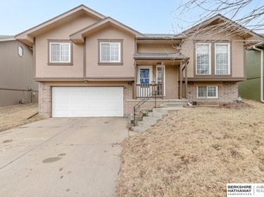 8414 GIRARD Street, Omaha, NE 68122