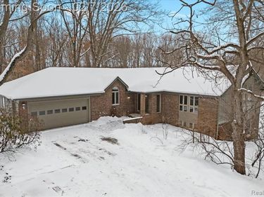411 Rush Lake Road, Putnam Twp, MI 48169