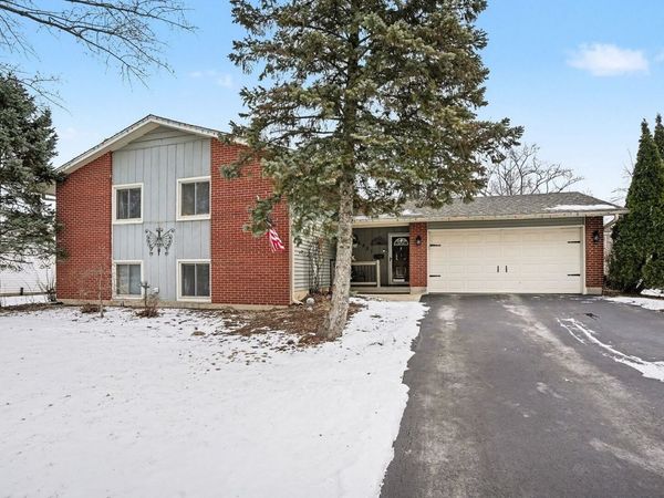 6821 Roberts Drive, Woodridge, IL 60517