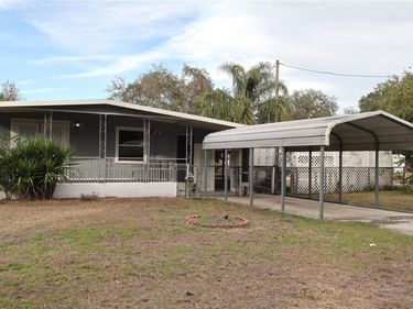 1158 CR 439, LAKE PANASOFFKEE, FL 33538