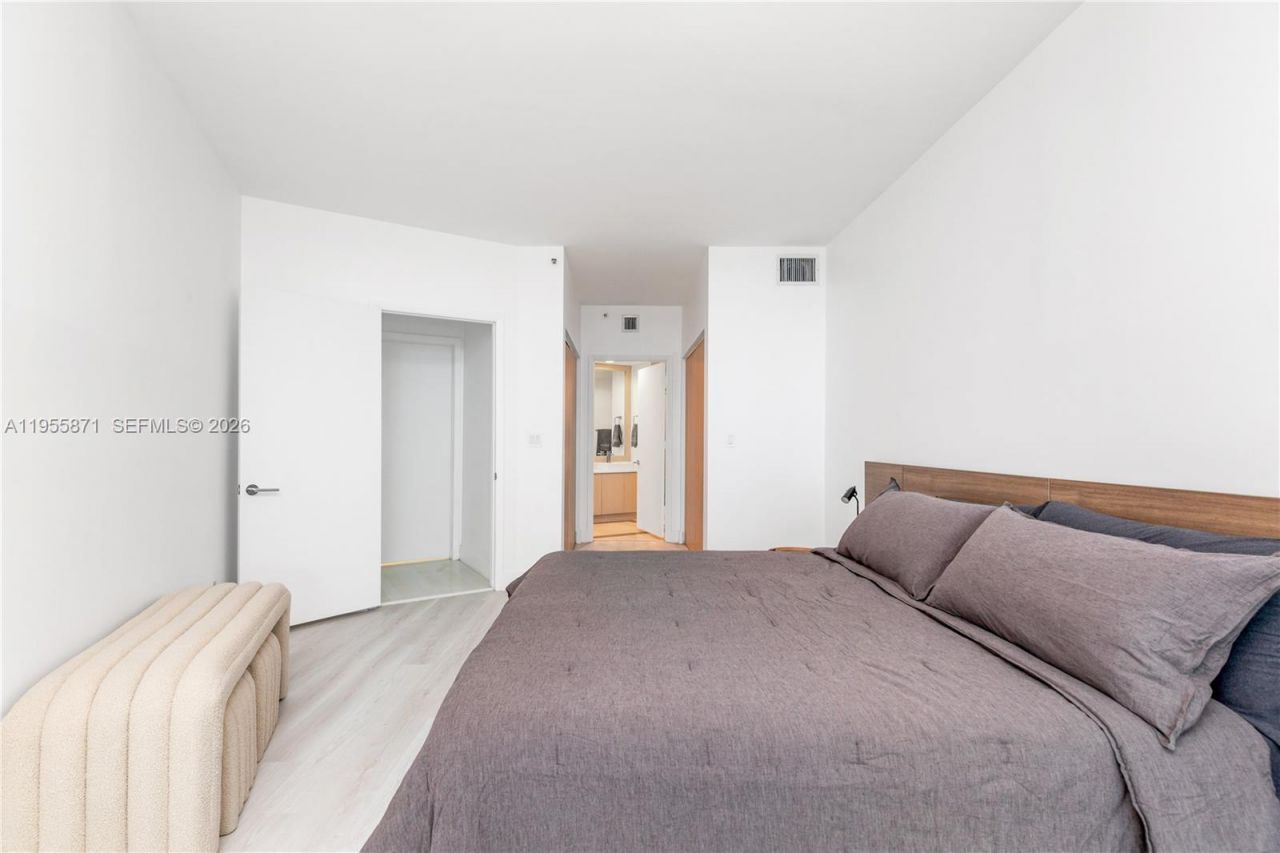 300 S Pointe Dr, Unit 907, Miami Beach, FL 33139 Photo