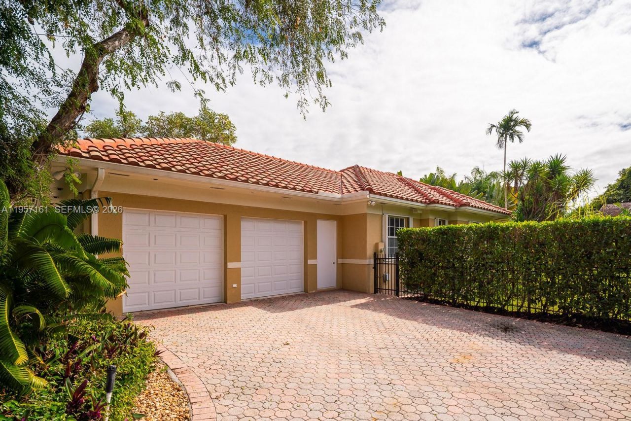 5770 SW 128th St , Pinecrest, FL 33156 Photo