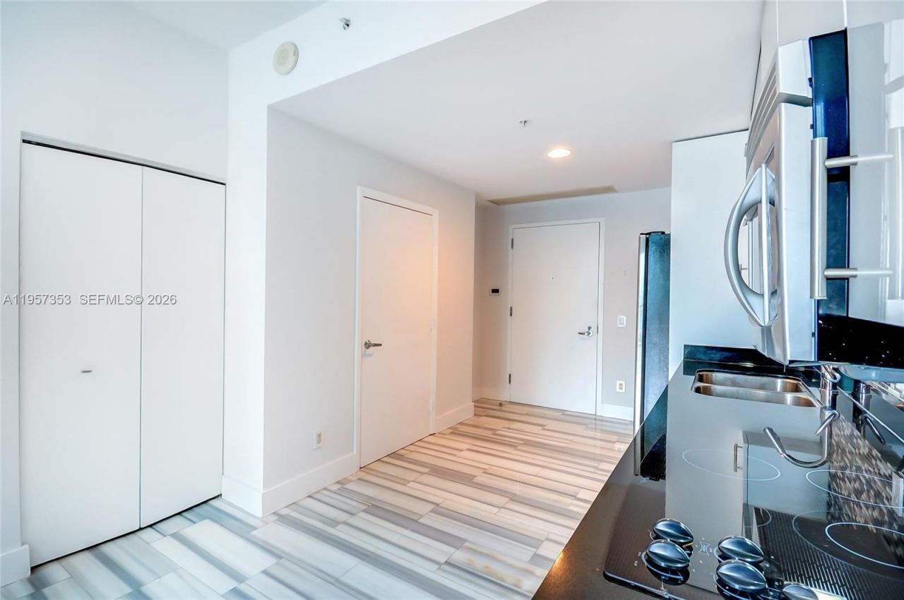 60 SW 13th St, Unit 3004, Miami, FL 33130 Photo