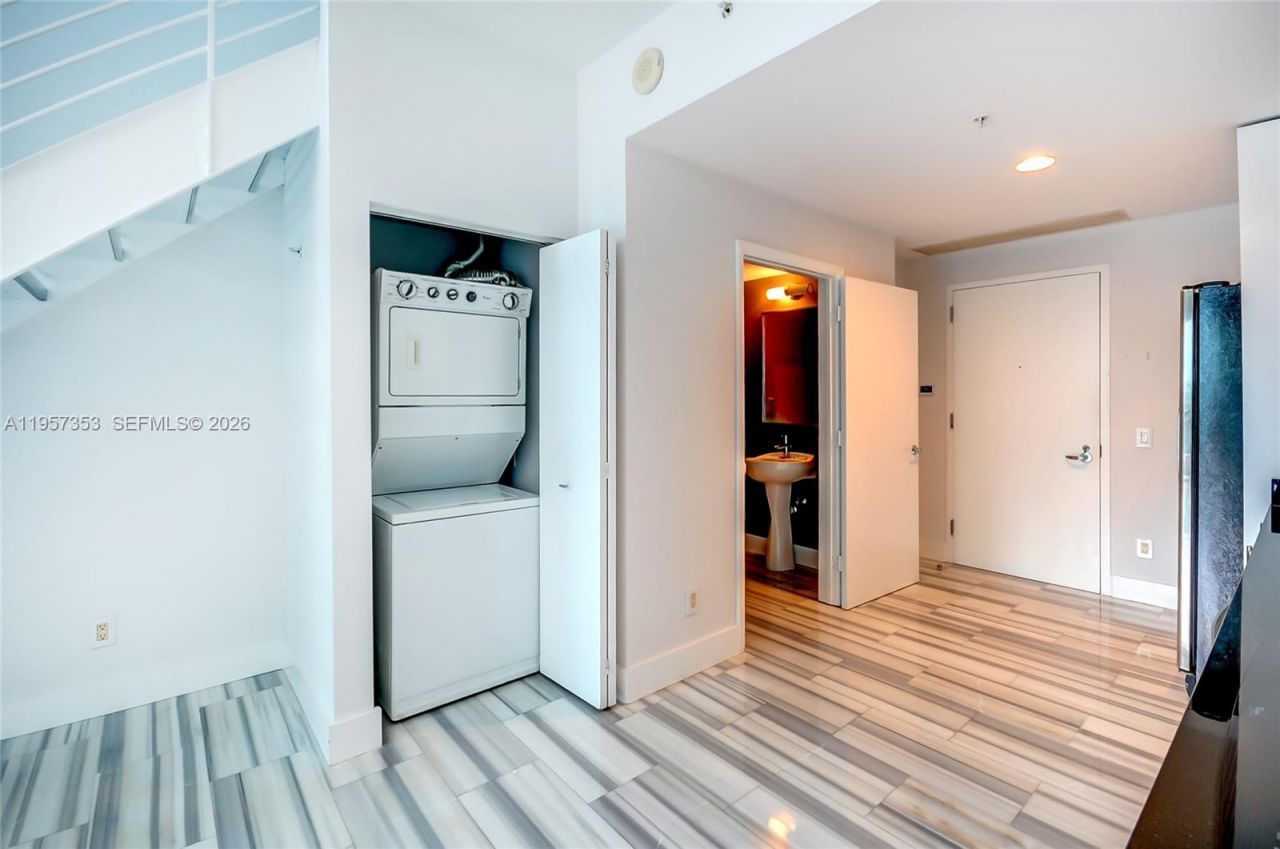 60 SW 13th St, Unit 3004, Miami, FL 33130 Photo