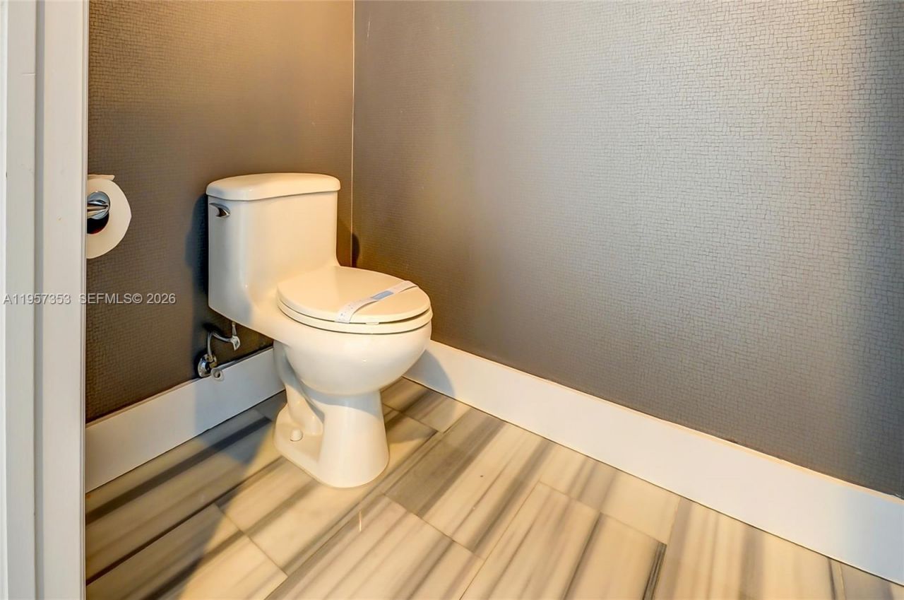 60 SW 13th St, Unit 3004, Miami, FL 33130 Photo