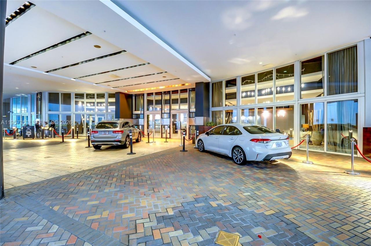 60 SW 13th St, Unit 3004, Miami, FL 33130 Photo