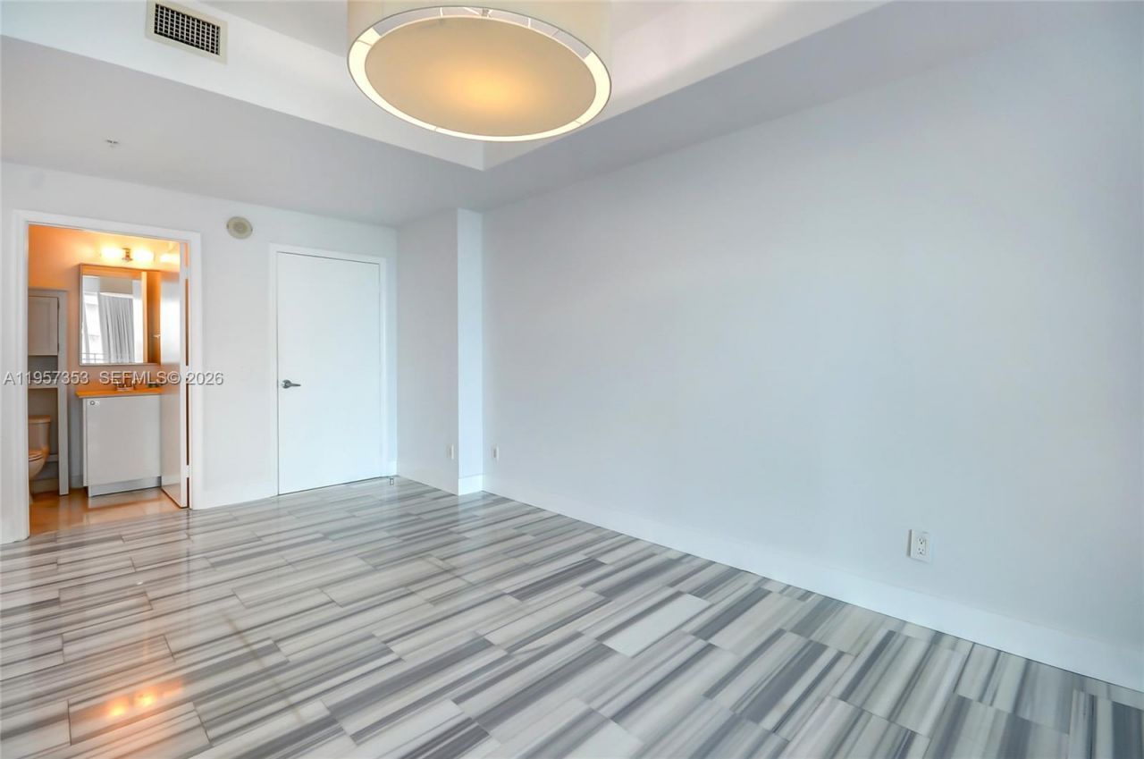 60 SW 13th St, Unit 3004, Miami, FL 33130 Photo