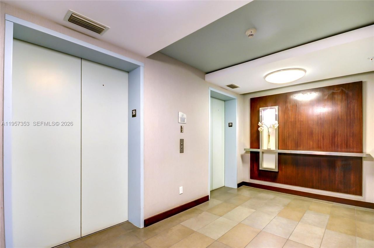 60 SW 13th St, Unit 3004, Miami, FL 33130 Photo