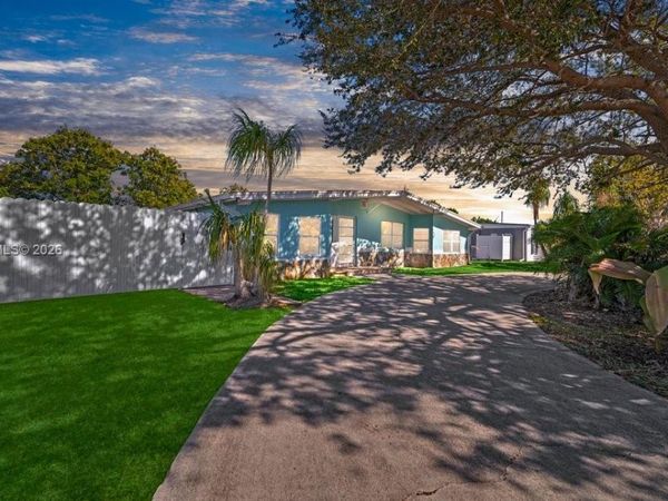 170 Poinsettia CIR NE, Port Charlotte, FL 33952