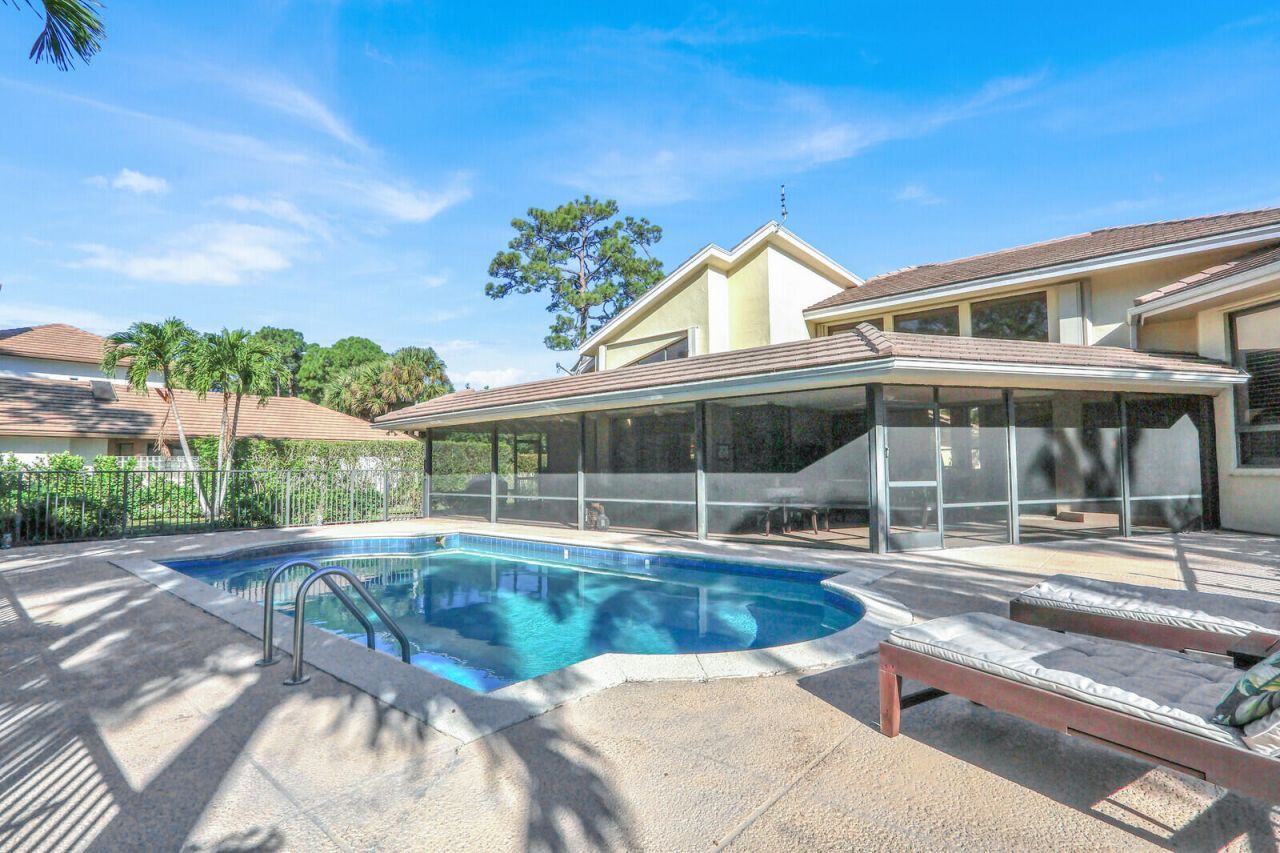 208 Turnberry Court S, Atlantis, FL 33462 Photo