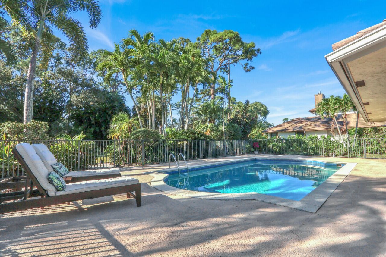 208 Turnberry Court S, Atlantis, FL 33462 Photo