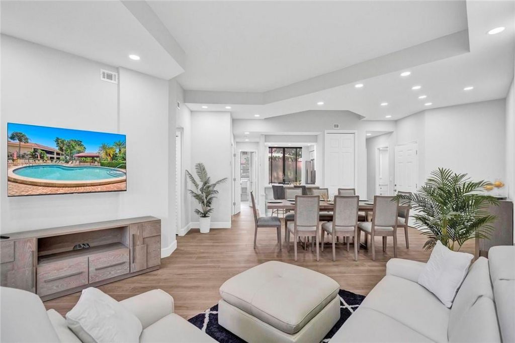 7484 La Paz Boulevard, Unit 101, Boca Raton, FL 33433 Photo