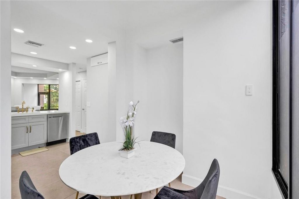 7484 La Paz Boulevard, Unit 101, Boca Raton, FL 33433 Photo