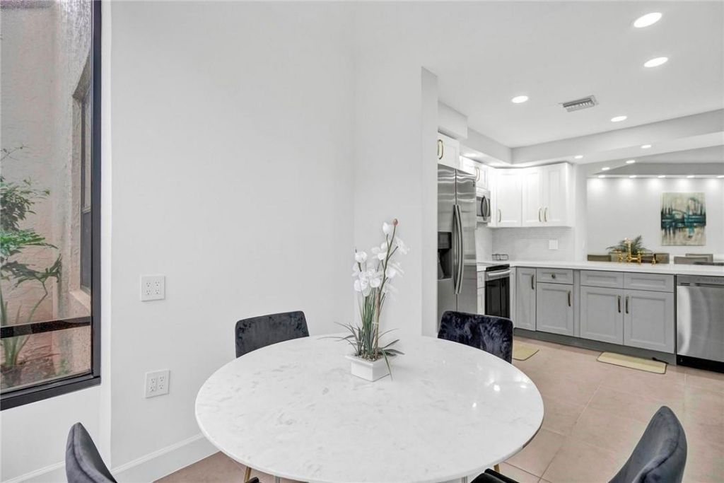 7484 La Paz Boulevard, Unit 101, Boca Raton, FL 33433 Photo