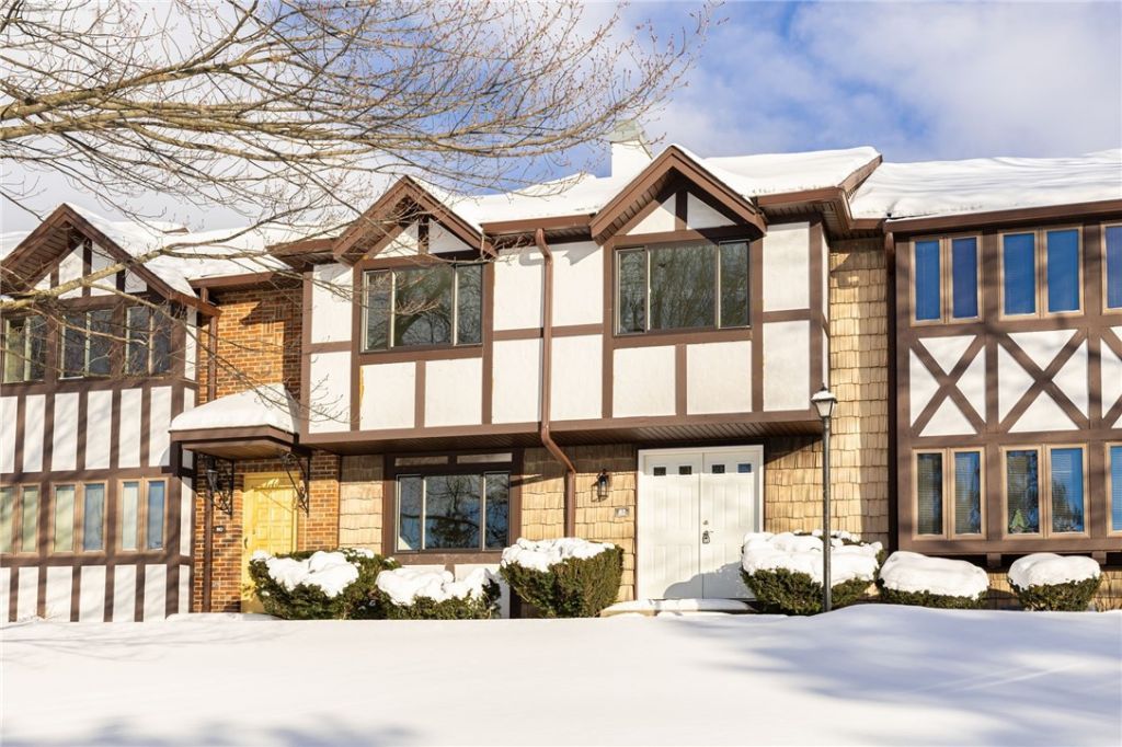 82 Camberley Pl, Penfield, NY 14526 Main Photo