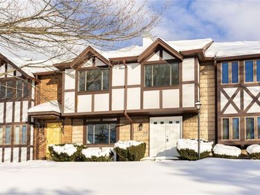 82 Camberley Pl, Penfield, NY 14526