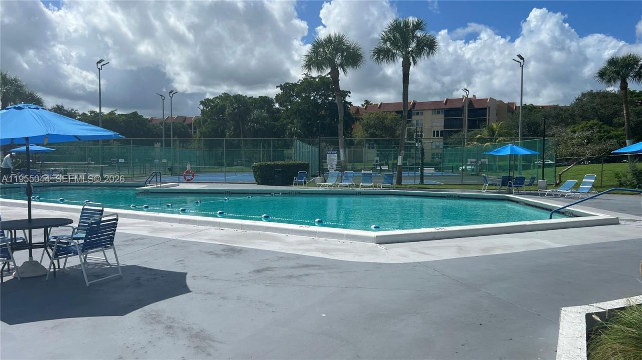 7051 Environ Blvd, Unit 332, Lauderhill, FL 33319 Photo