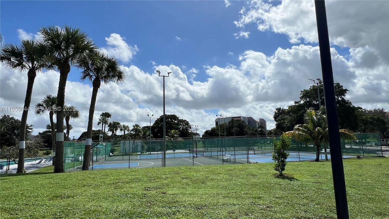 7051 Environ Blvd, Unit 332, Lauderhill, FL 33319 Photo