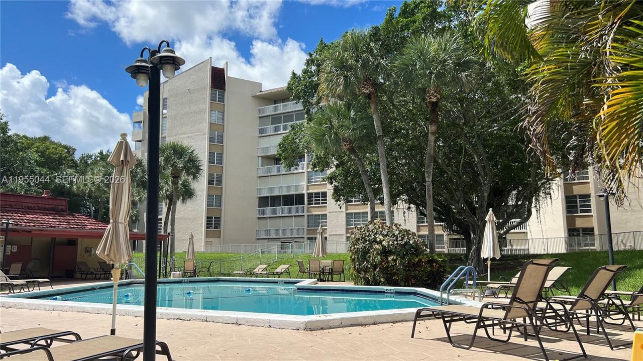 7051 Environ Blvd, Unit 332, Lauderhill, FL 33319 Photo