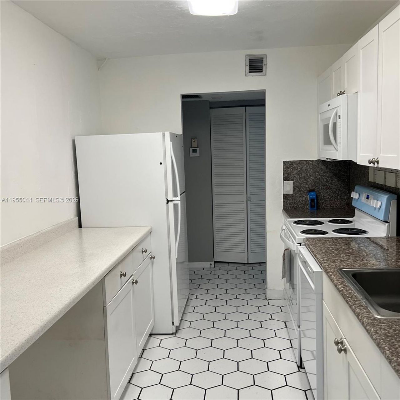 7051 Environ Blvd, Unit 332, Lauderhill, FL 33319 Photo