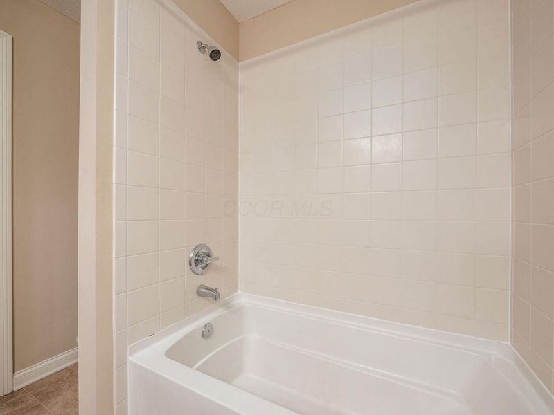 4492 Newport Loop E, Grove City, OH 43123 Photo 35