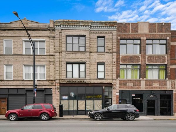 2140 W Cermak Road, Chicago, IL 60608