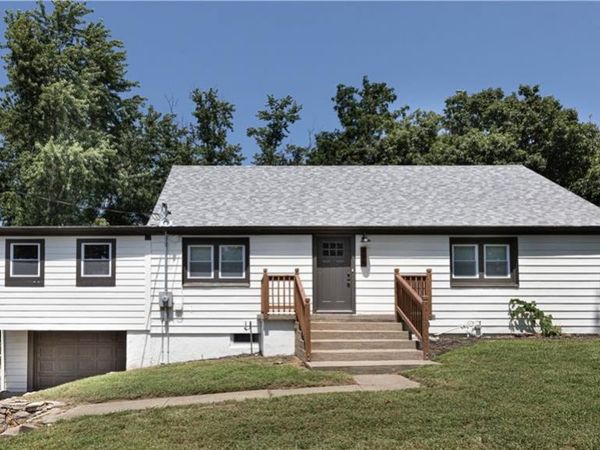 808 NE Russell Road, Kansas City, MO 64116