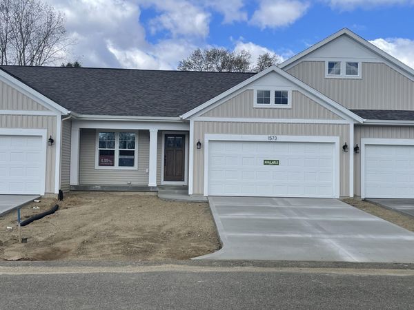 1573 N Village Circle, Kalamazoo, MI 49009