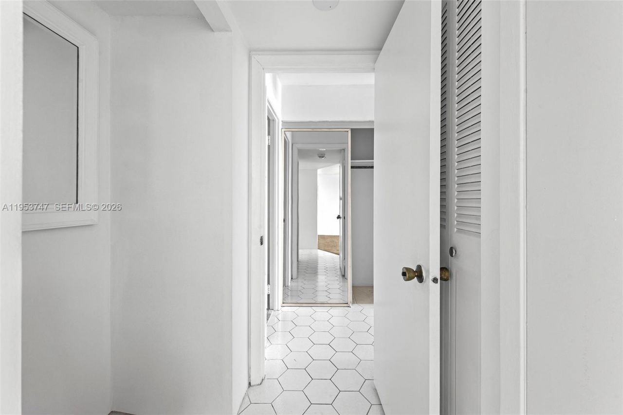 2780 NE 183rd St , Unit 1911, Aventura, FL 33160 Photo