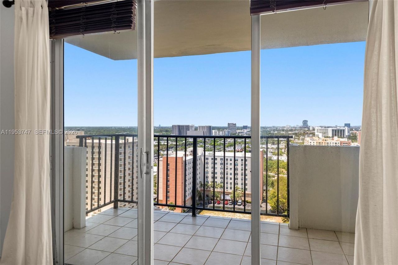 2780 NE 183rd St , Unit 1911, Aventura, FL 33160 Photo