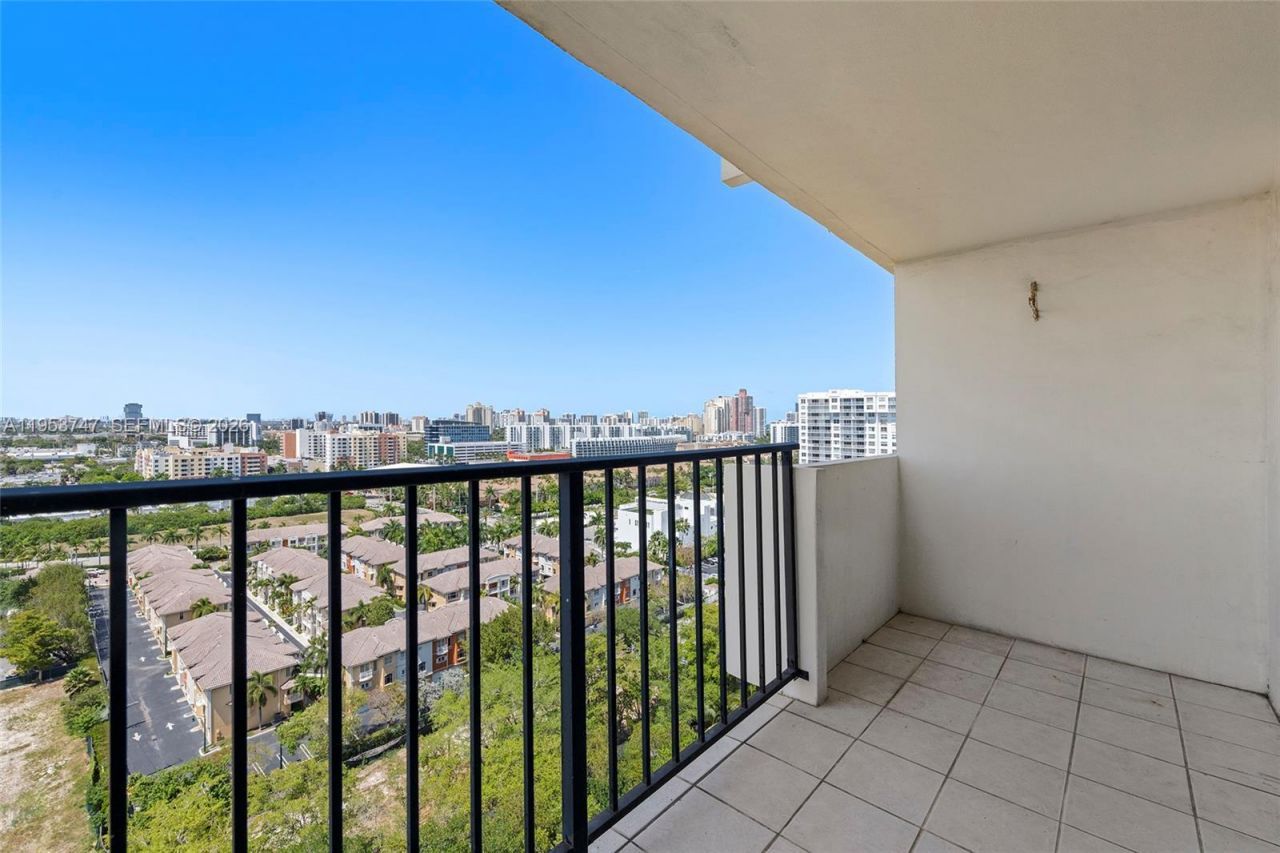 2780 NE 183rd St , Unit 1911, Aventura, FL 33160 Photo