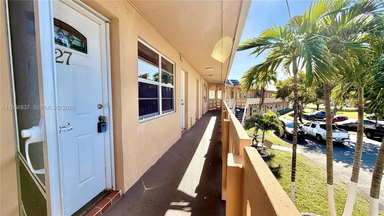 20311 NE 2nd Ave, Unit 27, Miami, FL 33179 Photo