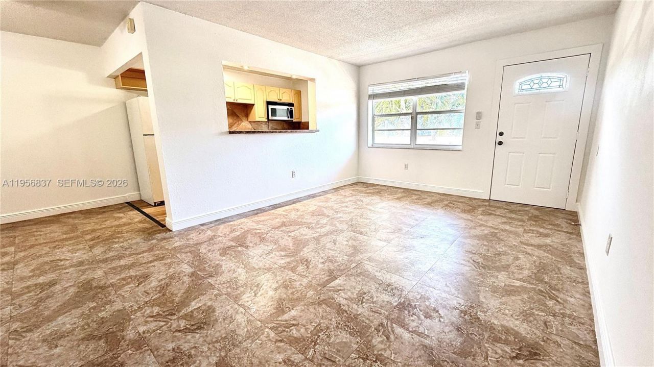 20311 NE 2nd Ave, Unit 27, Miami, FL 33179 Photo