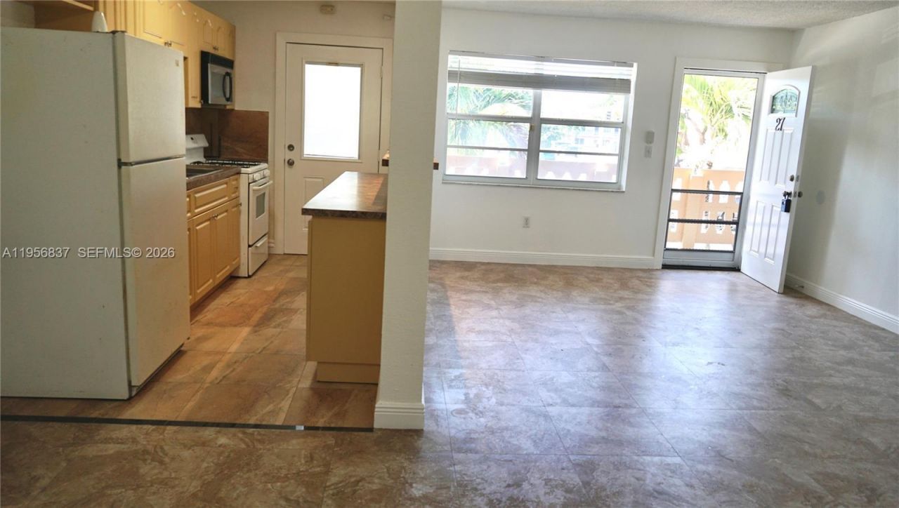 20311 NE 2nd Ave, Unit 27, Miami, FL 33179 Photo