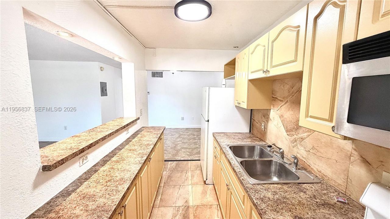 20311 NE 2nd Ave, Unit 27, Miami, FL 33179 Photo