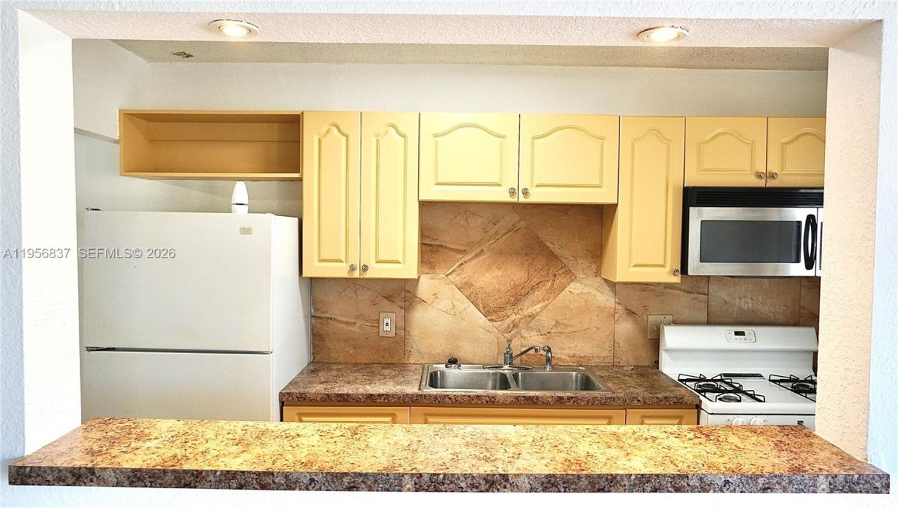 20311 NE 2nd Ave, Unit 27, Miami, FL 33179 Photo