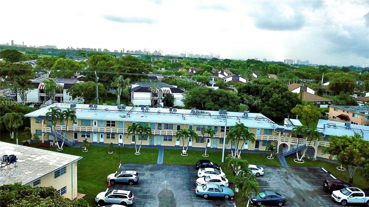 20311 NE 2nd Ave, Unit 27, Miami, FL 33179 Photo