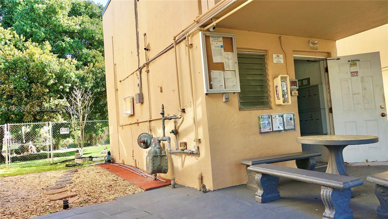 20311 NE 2nd Ave, Unit 27, Miami, FL 33179 Photo