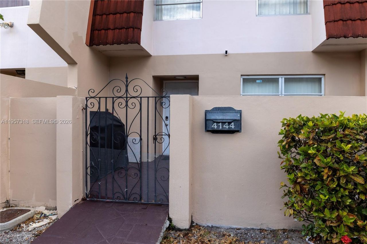 4144 Inverrary Dr, Unit 15G, Lauderhill, FL 33319 Photo