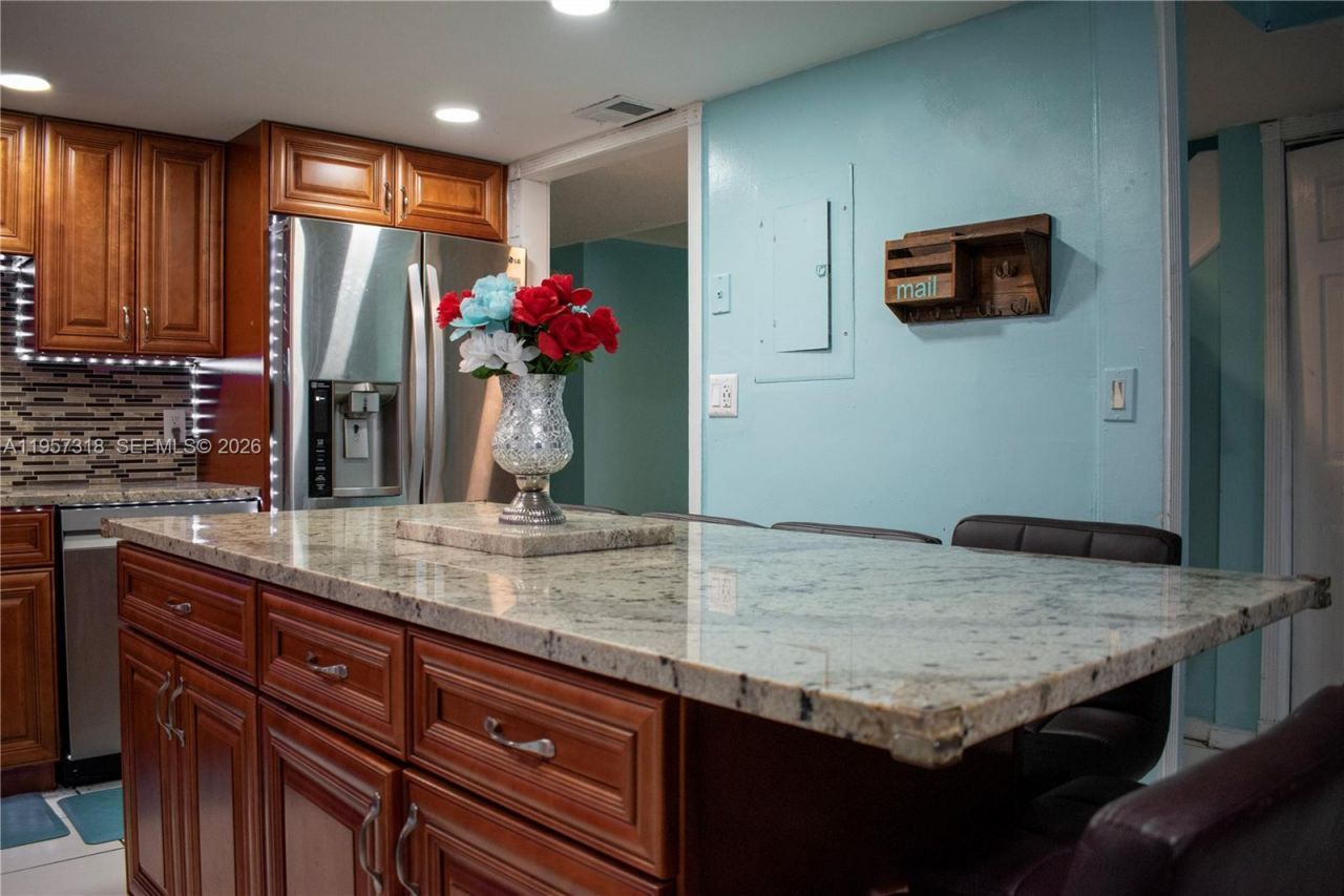 4144 Inverrary Dr, Unit 15G, Lauderhill, FL 33319 Photo