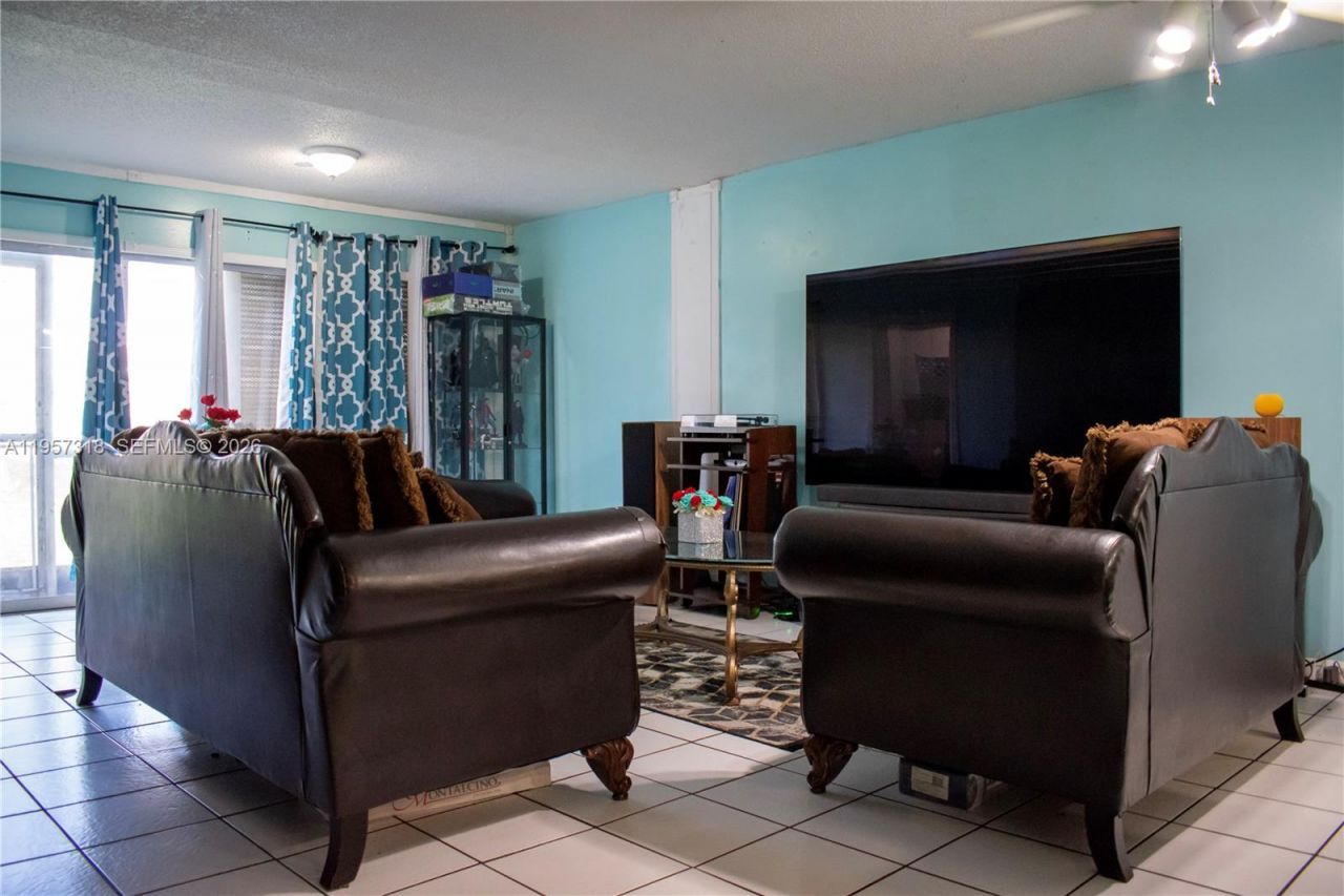 4144 Inverrary Dr, Unit 15G, Lauderhill, FL 33319 Photo