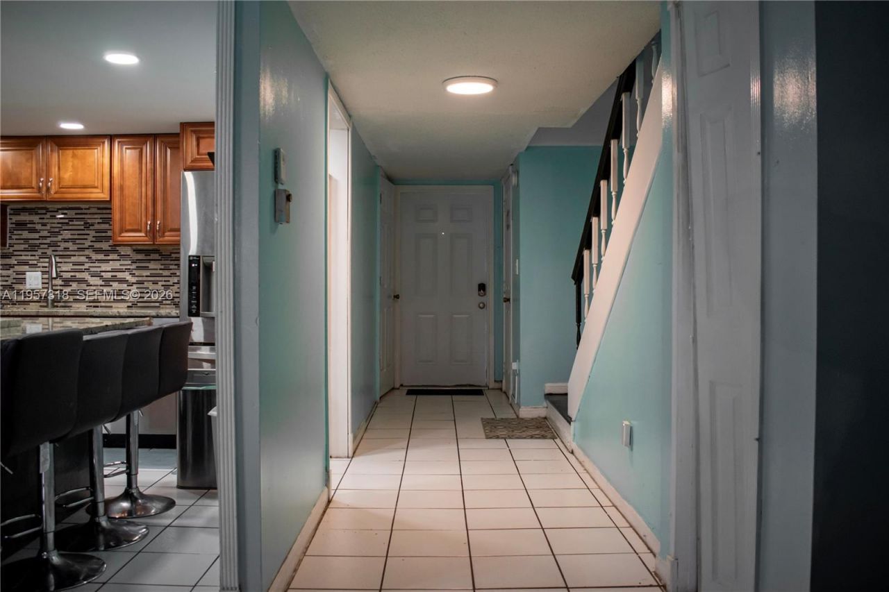 4144 Inverrary Dr, Unit 15G, Lauderhill, FL 33319 Photo