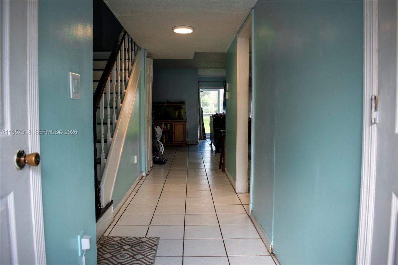 4144 Inverrary Dr, Unit 15G, Lauderhill, FL 33319 Photo