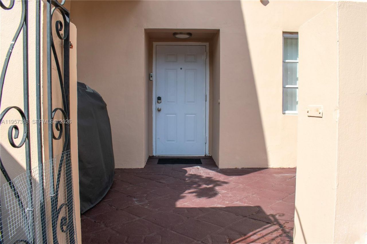 4144 Inverrary Dr, Unit 15G, Lauderhill, FL 33319 Photo