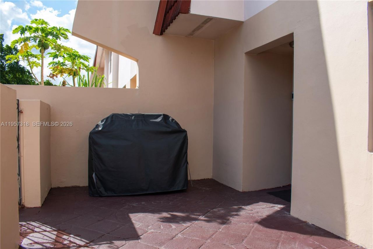 4144 Inverrary Dr, Unit 15G, Lauderhill, FL 33319 Photo