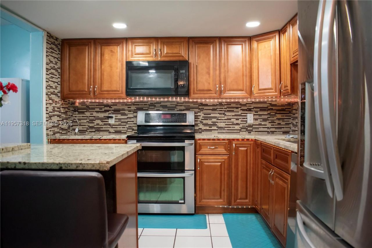 4144 Inverrary Dr, Unit 15G, Lauderhill, FL 33319 Photo