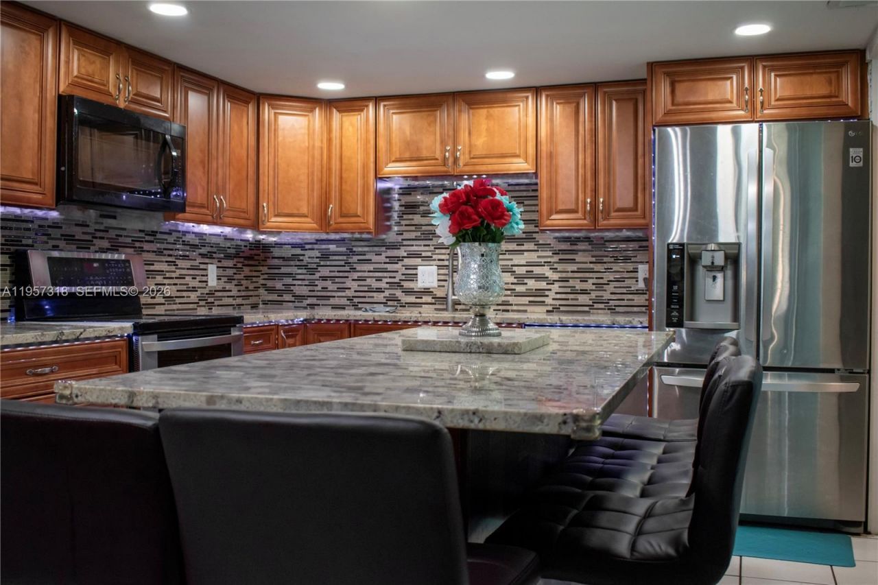 4144 Inverrary Dr, Unit 15G, Lauderhill, FL 33319 Photo