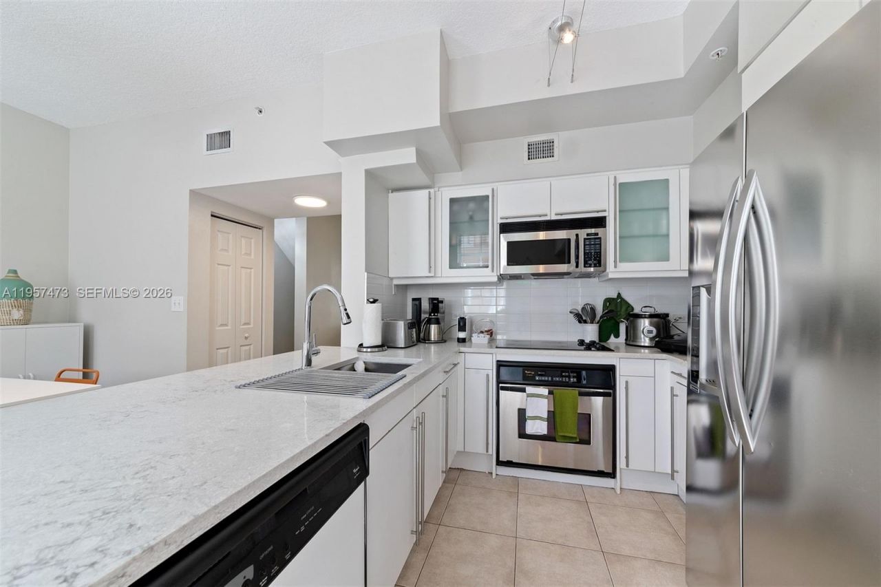 2067 S Ocean Dr, Unit TH5, Hallandale Beach, FL 33009 Photo