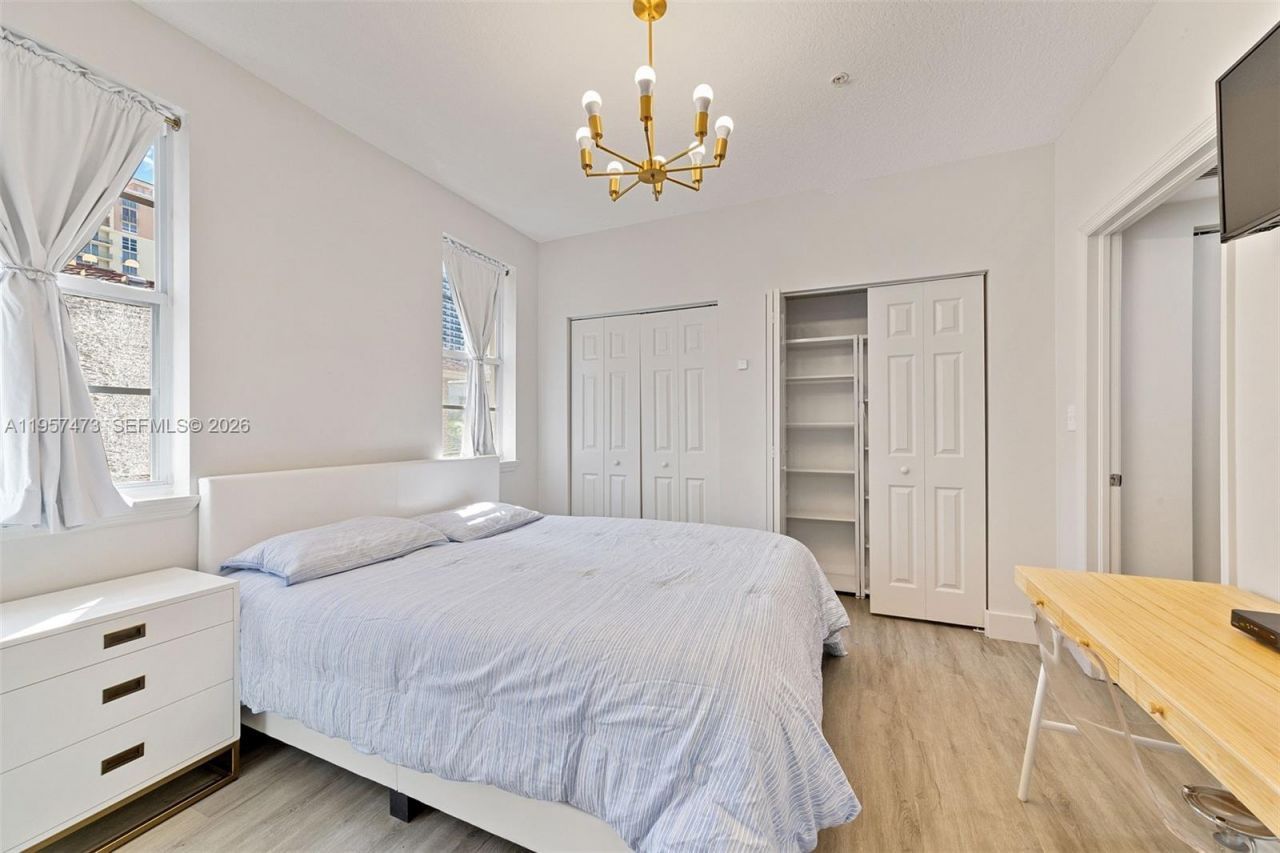 2067 S Ocean Dr, Unit TH5, Hallandale Beach, FL 33009 Photo