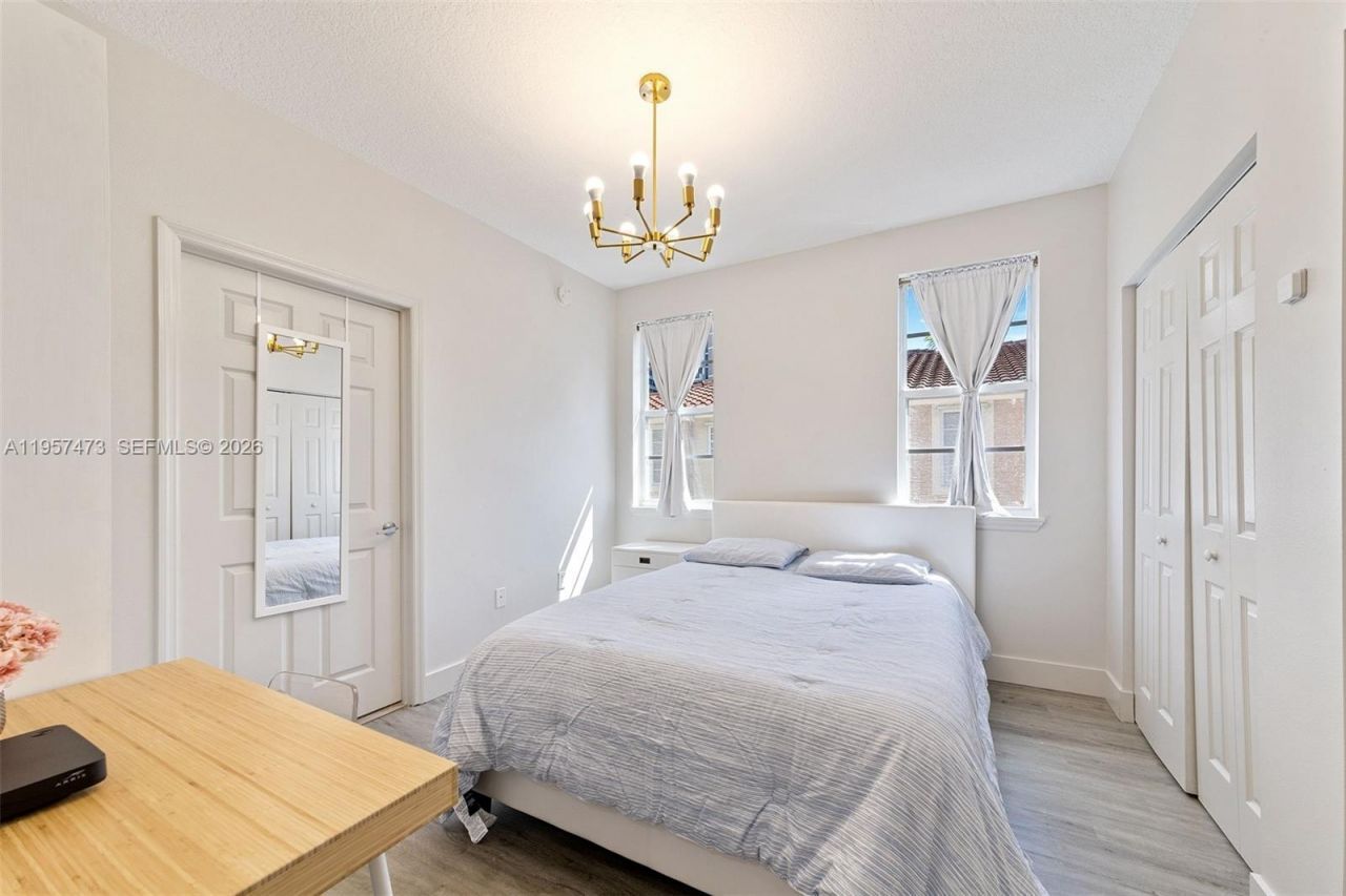 2067 S Ocean Dr, Unit TH5, Hallandale Beach, FL 33009 Photo